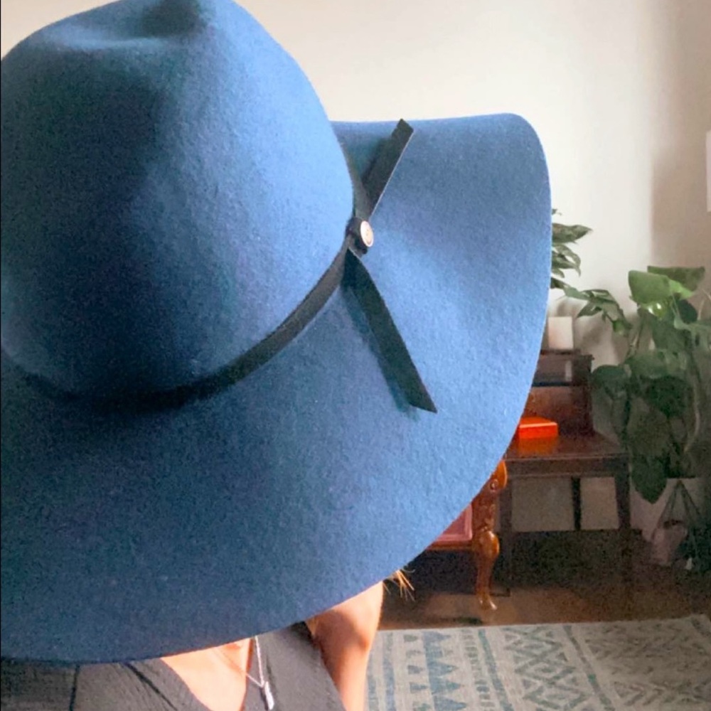 Blue hat - Picture 2 of 6